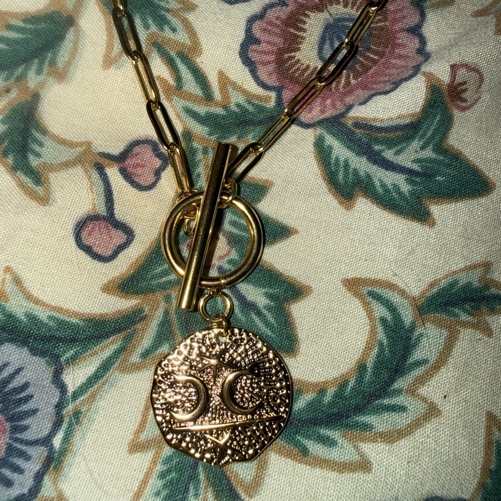 Gold Pendant Necklace